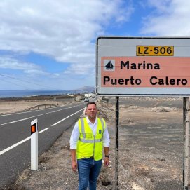 Jacobo Medina en la carretera de Puerto Calero