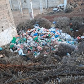 Residuos en un descampado de Playa Blanca, junto al centro de salud. Foto: Cedida.