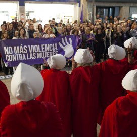 Manifestación contra la violencia machista por el 25N en Lanzarote. Fotos: Juan Mateos.