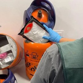 Droga oculta en botellas de butano manipuladas. Foto: Guardia Civil. 