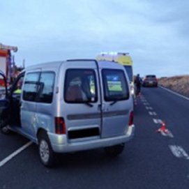 Vuelco de un vehículo en la carretera LZ-505. Foto: Bomberos del Consorcio.
