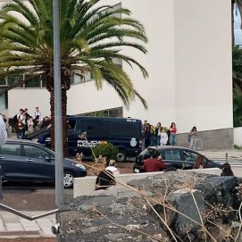 Desalojo de la Universidad de Las Palmas de Gran Canaria. Foto: La Provincia