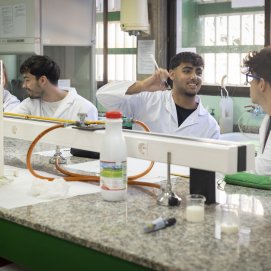 CIFP de excelencia en Canarias, Los Gladiolos, especializados en asuntos sanitarios.