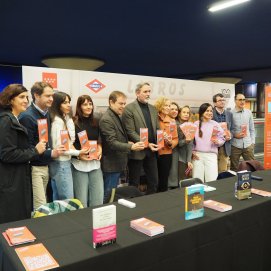 Lana Corujo junto al resto de escritores