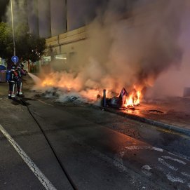 Incendio de ocho contenedores en Arrecife 