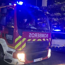 Los bomberos apagan el incendio de una vivienda de Arrecife