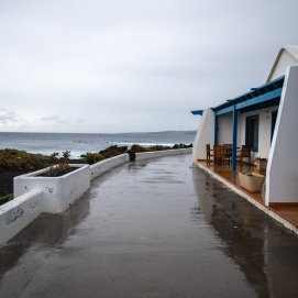 Lluvia y oleaje en Punta Mujeres. Foto: Andrea Domínguez.