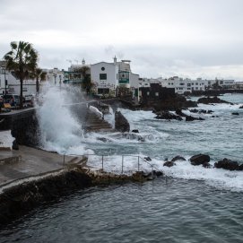 Lluvia y oleaje en Punta Mujeres. Foto: Andrea Domínguez.
