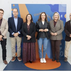 Foto de familia durante el evento en la Escuela Universitaria de Lanzarote
