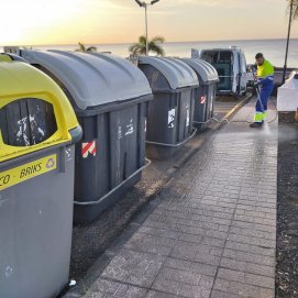 Tías refuerza el servicio de limpieza con un nuevo hidrolavador  