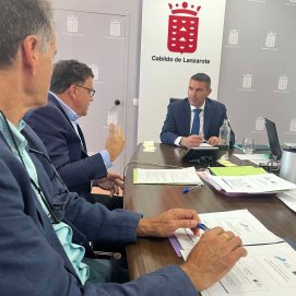 Reunión Oswaldo Betancort y Domingo Cejas con el consejero de Aguas del Gobierno de Canarias, Manuel Miranda.