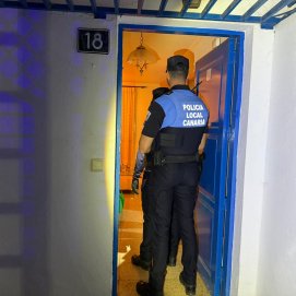Intervención de la Policía Local en una vivienda ocupada. Foto: Ayuntamiento de Arrecife.