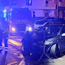 Choca contra una farola 