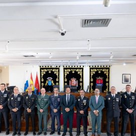 El Ayuntamiento de Arrecife ha condecorado en el Día de la Policía Local de Arercife a 29 agentes (1)