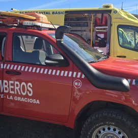 Efectivos de emergencias en Playa Mujeres en Playa Blanca