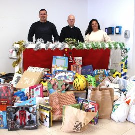 Recogida de juguetes y alimentos en Yaiza