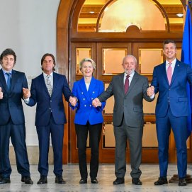 Ursula Von der Leyen y los cuatro mandatarios de los países del Mercosur.