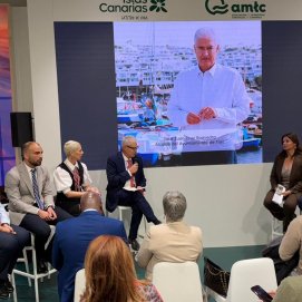Presentación Tías en el stand de la Asociación de Municipios Turísticos de Canarias