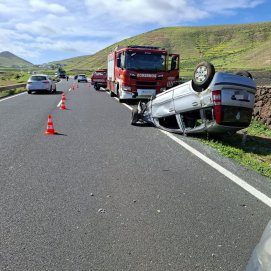 Vuelco en la carretera cerca de Femés