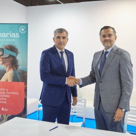 Firma del acuerdo con el vicepresidente del Gobierno canario y el  jefe de representación del BCIE en Europa, Mauricio Chacón