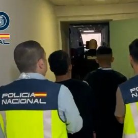 La Policía Nacional detiene a dos jóvenes multirreincidentes que robaban móviles en Arrecife