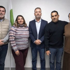 Miembros de la mesa política local junto al diputado Yoné Caraballo
