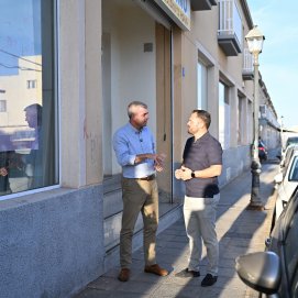El vicepresidente canario, Manuel Domínguez, y el alcalde de Arrecife, Yonathan de León.