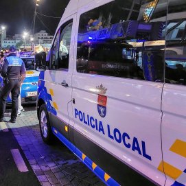La Policía Local de Arrecife , con los Agentes Tutores, realizan un seguimiento a los locales, ventorrillos y chiringuitos para evitar la venta de alcohol a menores 