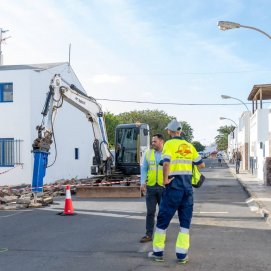 El alcalde Yonathan de León visita las obras en el Tinasoria que se han reanudado este mes
