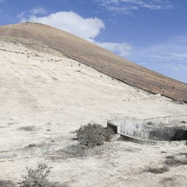 Antigua alcogida y aljibe en La Asomada. Entre otras medidas, la Cámara propone recuperar depósitos. Foto: Juan Mateos