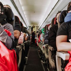 Pasajeros en un avión. Vuelos.