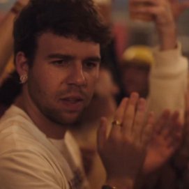 Quevedo en una toma del videoclip de 'Ni borracho'