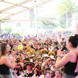 Carnaval San Bartolomé 2026 el grupo Nueva Línea hizo bailar a miles de participantes 