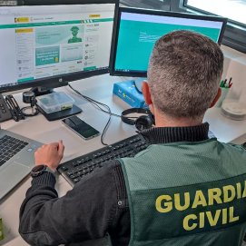 Guardia civil en su puesto de trabajo