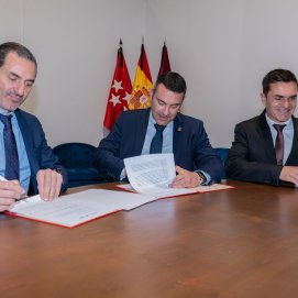 Firma del acuerdo con la ciudad de Madrid.