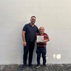 Echedey Eugenio junto a Manuel Rodríguez