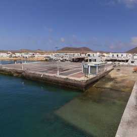 En julio de 2025 se sacó a licitación la renovación de la explanada del puerto de La Graciosa