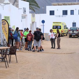 Turistas en La Graciosa. El dinamismo del turismo, clave del crecimiento en 2025.