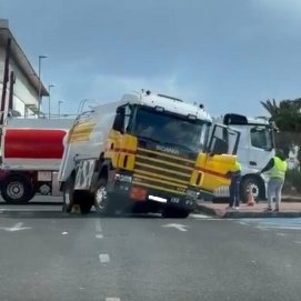 Accidente entre dos camiones en Arrecife