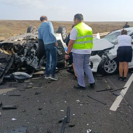 Varios heridos tras una colisión frontal entre un vehículo y un camión en Playa Blanca
