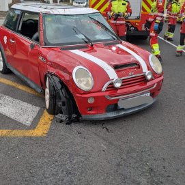 Uno de los coches accidentado en Costa Teguise