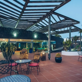 Zona común del Dream Bocayna Village, uno de los establecimientos hoteleros más recomendados por Dertour en Lanzarote. Imagen: dreamplacehotels.coms