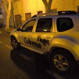 Pintadas en el vehículo del vecino de Titerroy