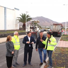 Visita a los trabajos de reasfaltado del CEIP Playa Blanca
