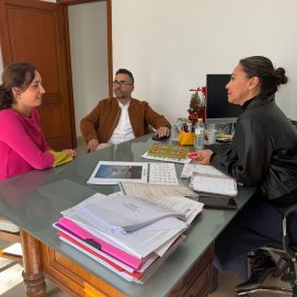 Maite Corujo, Echedey Eugenio y la psicóloga responsable del proyecto