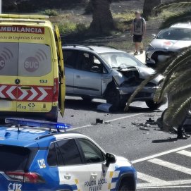 Accidente entre dos turismos en Costa Teguise. Foto: Cedida.