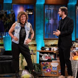 La cantante Rosana junto a David Broncano. Foto: RTVE