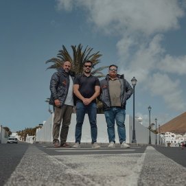 De izquierda a derecha Juanma García, Pachi Cáceres y Juanma Rosa, los tres socios de Skynox Drones SL.
