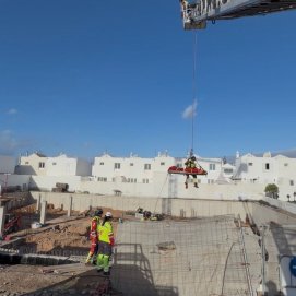 Rescate del trabajador en la obra en Playa Honda