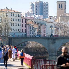 El puente de piedra sobre el río Ebro a su paso por Logroño